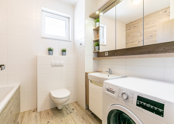 VEĽKORYSÝ 4 izb.byt 92 m2 + terasa,loggia,komora,2x parking.