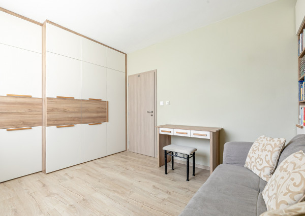 VEĽKORYSÝ 4 izb.byt 92 m2 + terasa,loggia,komora,2x parking.