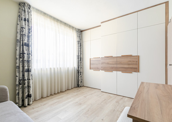 VEĽKORYSÝ 4 izb.byt 92 m2 + terasa,loggia,komora,2x parking.