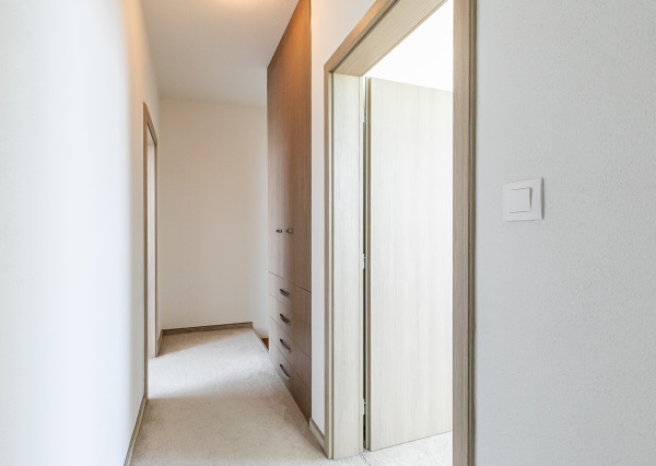 VEĽKORYSÝ 4 izb.byt 92 m2 + terasa,loggia,komora,2x parking.