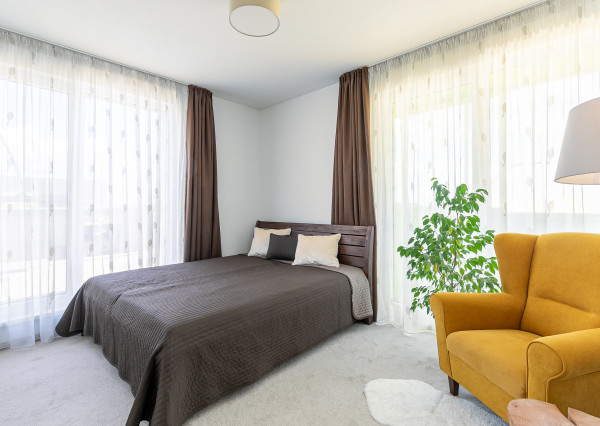 VEĽKORYSÝ 4 izb.byt 92 m2 + terasa,loggia,komora,2x parking.