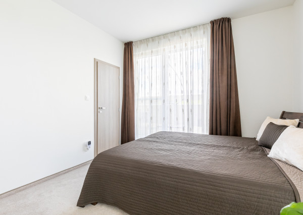 VEĽKORYSÝ 4 izb.byt 92 m2 + terasa,loggia,komora,2x parking.