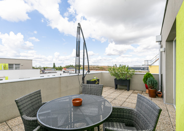 VEĽKORYSÝ 4 izb.byt 92 m2 + terasa,loggia,komora,2x parking.