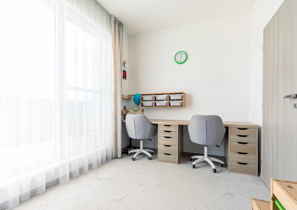 VEĽKORYSÝ 4 izb.byt 92 m2 + terasa,loggia,komora,2x parking.