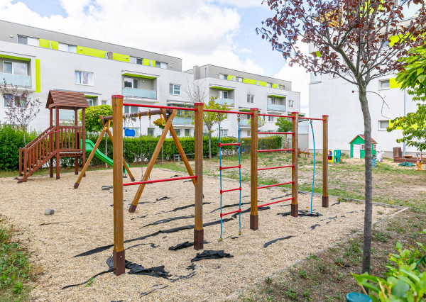 VEĽKORYSÝ 4 izb.byt 92 m2 + terasa,loggia,komora,2x parking.