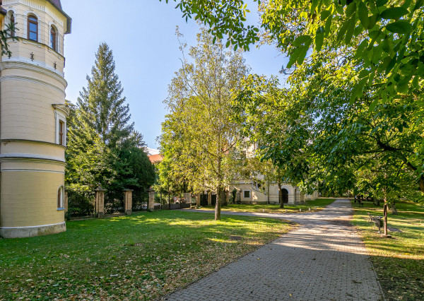 VEĽKORYSÝ 4 izb.byt 92 m2 + terasa,loggia,komora,2x parking.