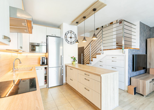 VEĽKORYSÝ 4 izb.byt 92 m2 + terasa,loggia,komora,2x parking.