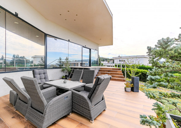 Výnimočná vila ZÁHORSKÉ SADY s bazénom, pozemok 1157 m2.