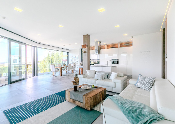 Výnimočná vila ZÁHORSKÉ SADY s bazénom, pozemok 1157 m2.