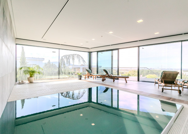 Výnimočná vila ZÁHORSKÉ SADY s bazénom, pozemok 1157 m2.