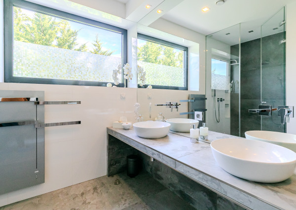 Výnimočná vila ZÁHORSKÉ SADY s bazénom, pozemok 1157 m2.