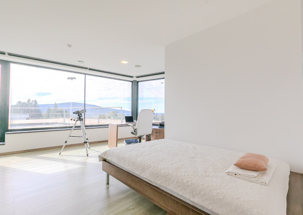 Výnimočná vila ZÁHORSKÉ SADY s bazénom, pozemok 1157 m2.