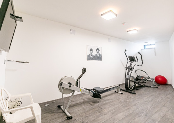 Výnimočná vila ZÁHORSKÉ SADY s bazénom, pozemok 1157 m2.