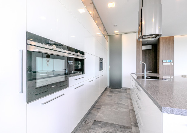 Výnimočná vila ZÁHORSKÉ SADY s bazénom, pozemok 1157 m2.