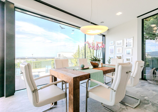 Výnimočná vila ZÁHORSKÉ SADY s bazénom, pozemok 1157 m2.