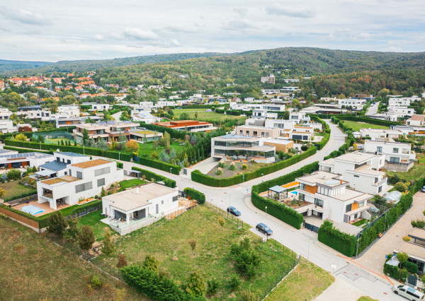 Výnimočná vila ZÁHORSKÉ SADY s bazénom, pozemok 1157 m2.