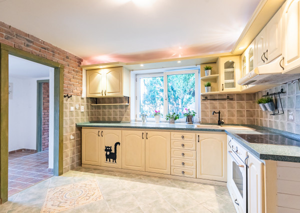 Prenajaté: rod.dom v tesnej BLÍZKOSTI LESA,NÁMESTIA a PÚTNICKÉHO AREÁLU