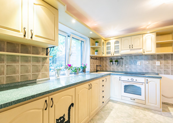 Prenajaté: rod.dom v tesnej BLÍZKOSTI LESA,NÁMESTIA a PÚTNICKÉHO AREÁLU