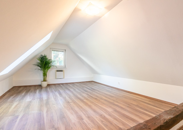 Prenajaté: rod.dom v tesnej BLÍZKOSTI LESA,NÁMESTIA a PÚTNICKÉHO AREÁLU