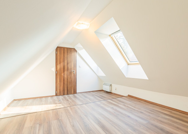 Prenajaté: rod.dom v tesnej BLÍZKOSTI LESA,NÁMESTIA a PÚTNICKÉHO AREÁLU