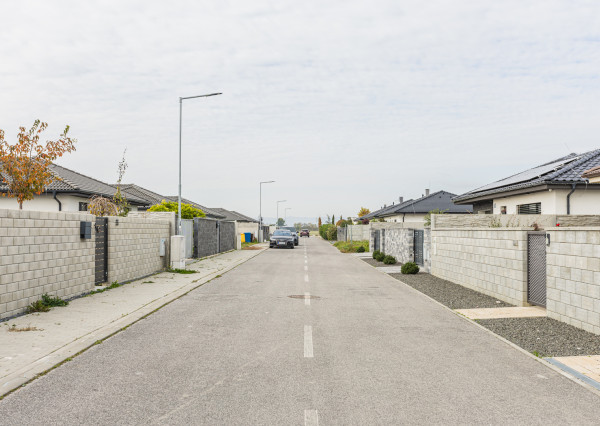 Ponuka posledného stavebného pozemku v Moste pri Bratislave