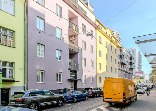 Prenajaté - 2,5 izb.byt 65 m2 s dvorom v centre STARÉHO MESTA