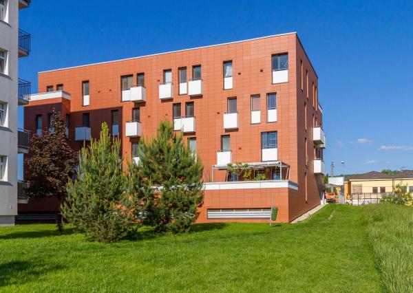 4 izb.byt 98 m2+terasa,2 kúpeľne,2xparking,2 murované pivnice