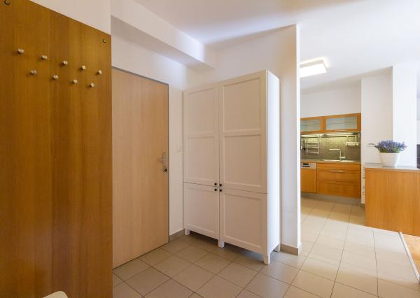 4 izb.byt 98 m2+terasa,2 kúpeľne,2xparking,2 murované pivnice