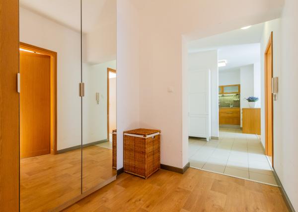 4 izb.byt 98 m2+terasa,2 kúpeľne,2xparking,2 murované pivnice