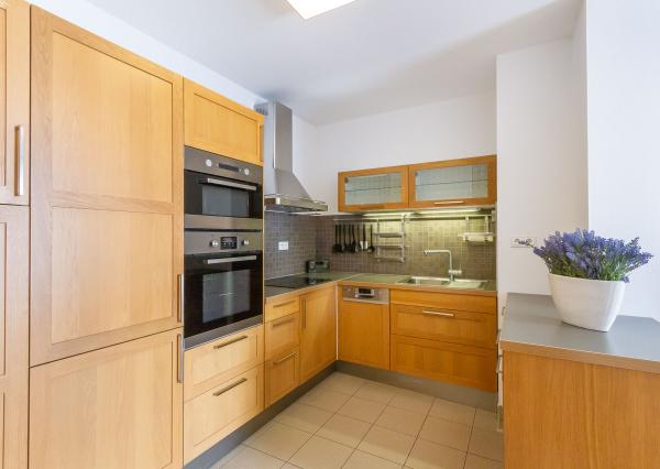 4 izb.byt 98 m2+terasa,2 kúpeľne,2xparking,2 murované pivnice