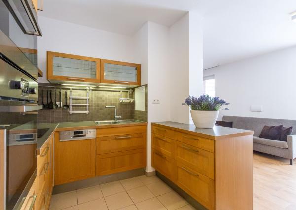 4 izb.byt 98 m2+terasa,2 kúpeľne,2xparking,2 murované pivnice