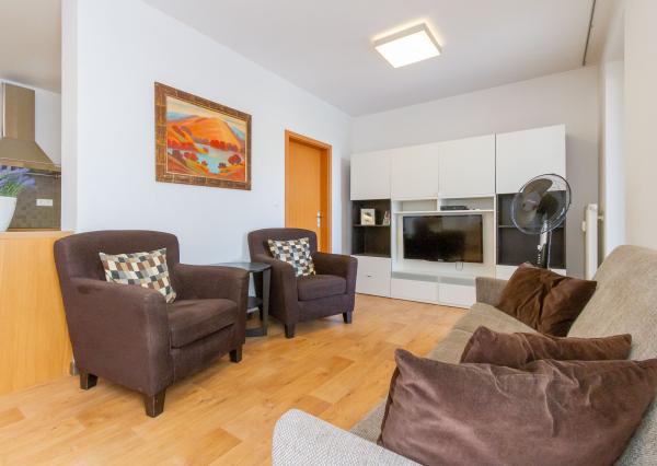 4 izb.byt 98 m2+terasa,2 kúpeľne,2xparking,2 murované pivnice