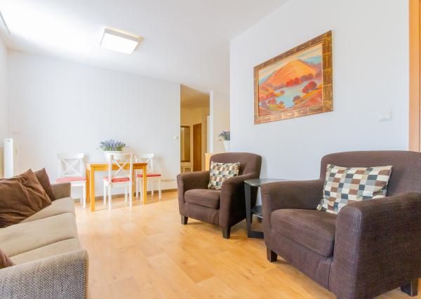 4 izb.byt 98 m2+terasa,2 kúpeľne,2xparking,2 murované pivnice