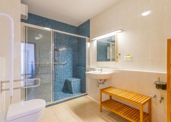 4 izb.byt 98 m2+terasa,2 kúpeľne,2xparking,2 murované pivnice