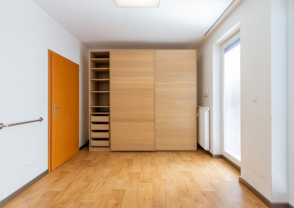 4 izb.byt 98 m2+terasa,2 kúpeľne,2xparking,2 murované pivnice