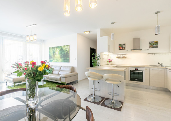 3 izb.byt s PREDZÁHRADKOU+TERASA,KLIMATIZÁCIA,PARKING.