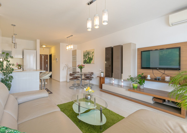 3 izb.byt s PREDZÁHRADKOU+TERASA,KLIMATIZÁCIA,PARKING.