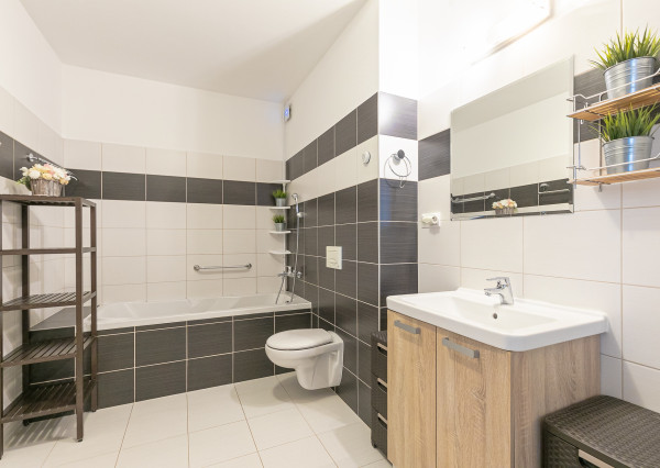 3 izb.byt s PREDZÁHRADKOU+TERASA,KLIMATIZÁCIA,PARKING.