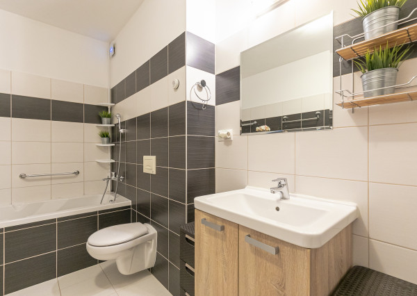 3 izb.byt s PREDZÁHRADKOU+TERASA,KLIMATIZÁCIA,PARKING.