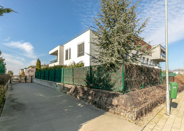 3 izb.byt s PREDZÁHRADKOU+TERASA,KLIMATIZÁCIA,PARKING.