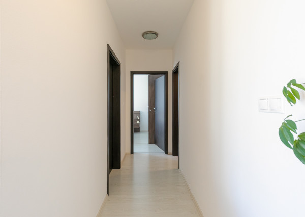 3 izb.byt s PREDZÁHRADKOU+TERASA,KLIMATIZÁCIA,PARKING.