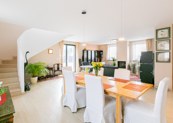 PRAKTICKÝ 5izb-rod.dom s bazénom v obľúbenej časti Malaciek.