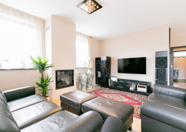 PRAKTICKÝ 5izb-rod.dom s bazénom v obľúbenej časti Malaciek.