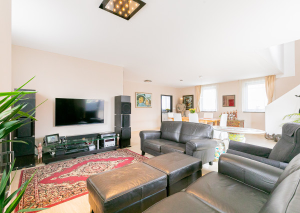 PRAKTICKÝ 5izb-rod.dom s bazénom v obľúbenej časti Malaciek.