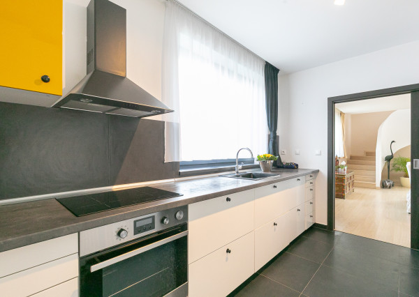 PRAKTICKÝ 5izb-rod.dom s bazénom v obľúbenej časti Malaciek.