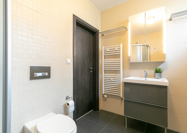 PRAKTICKÝ 5izb-rod.dom s bazénom v obľúbenej časti Malaciek.