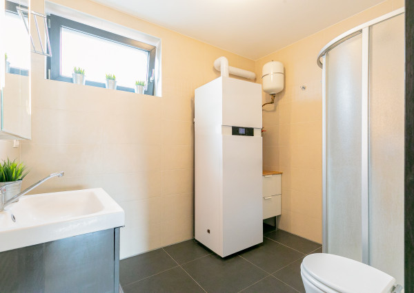 PRAKTICKÝ 5izb-rod.dom s bazénom v obľúbenej časti Malaciek.