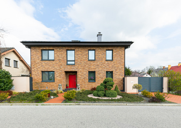 PRAKTICKÝ 5izb-rod.dom s bazénom v obľúbenej časti Malaciek.