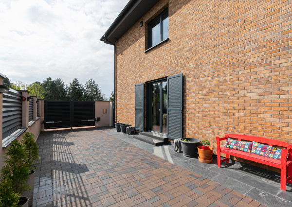 PRAKTICKÝ 5izb-rod.dom s bazénom v obľúbenej časti Malaciek.