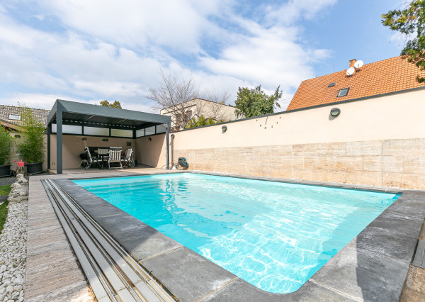 PRAKTICKÝ 5izb-rod.dom s bazénom v obľúbenej časti Malaciek.